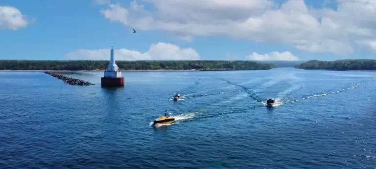 upper entrance banner2400